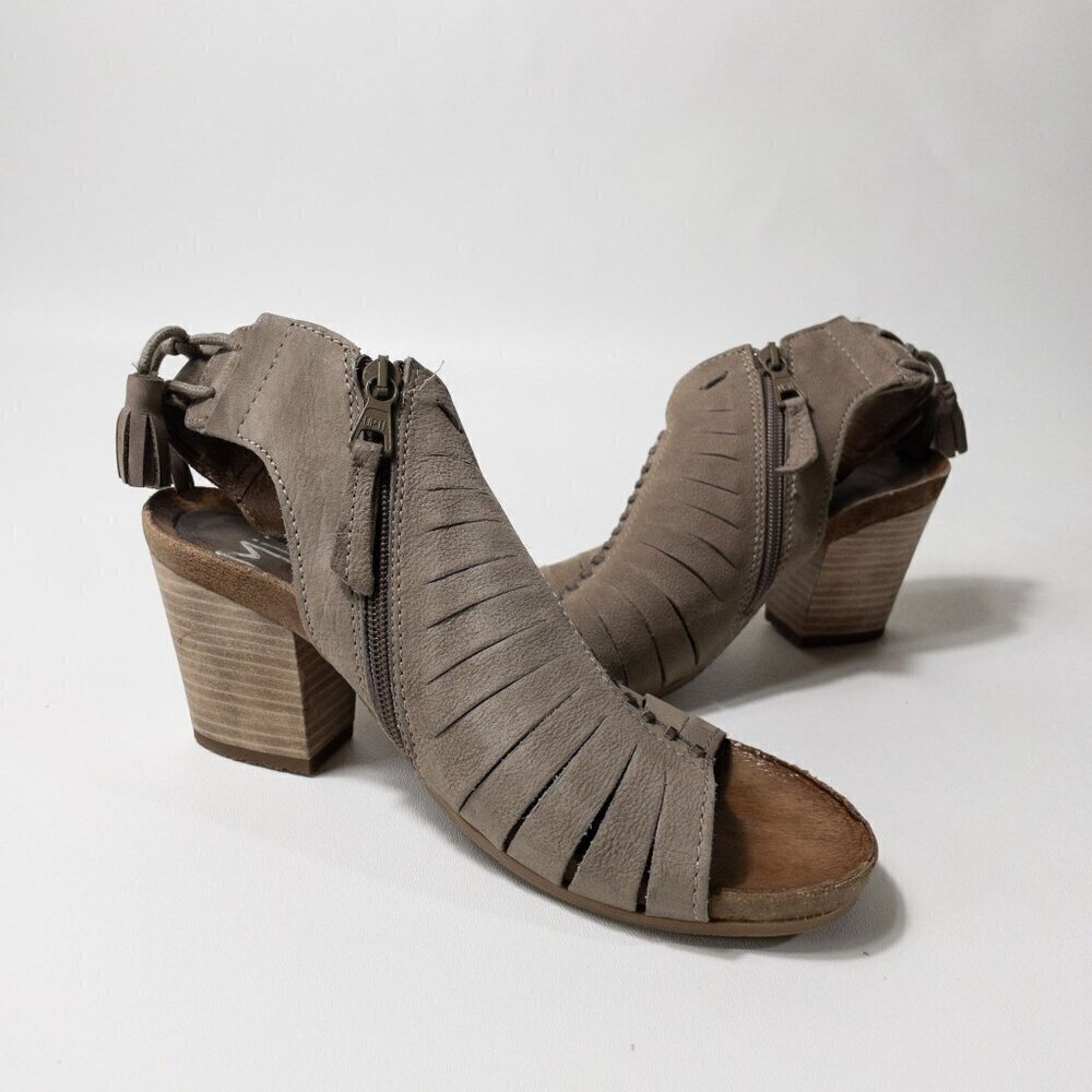 Miz Mooz Maddie Leather Heeled Sandals With Side Zipper & Tassel Accents Size 7. - Picture 2 of 12
